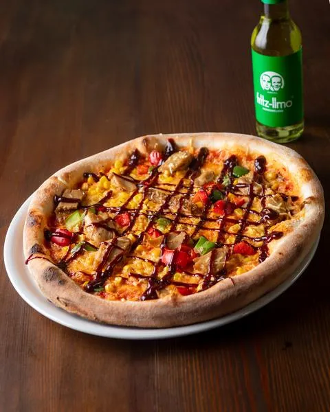 No-Meat BBQ Vhicken Pizza